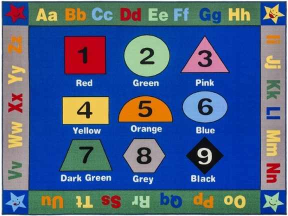 прямоугольный ковер с алфавитом, цифрами и цветными геометрическими фигурами